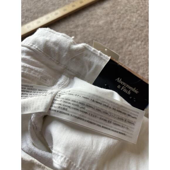 NEW Abercrombie & Fitch 32 18s The 90s Relaxed High Rise Curve Love Jeans White - Picture 9 of 12
